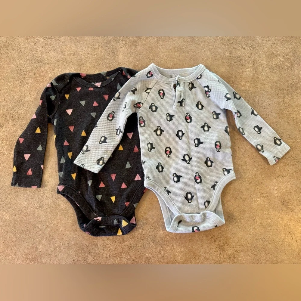 Old Navy - 2 PACK Bodysuits - Black and Gray, Size 6-9M